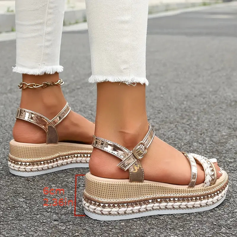 Gene – Sandali con plateau metallizzato e cinturino intrecciato