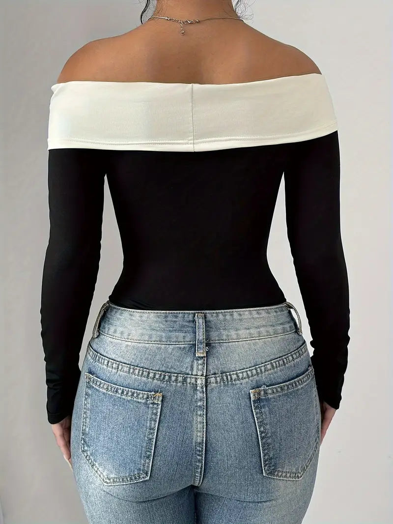 Kerry – Body elegante con spalle scoperte