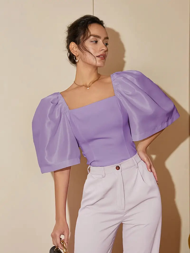 Kehlani – Elegante top in raso con maniche a sbuffo