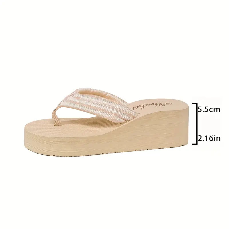 Rieda – Infradito con plateau strutturato e cinturini imbottiti