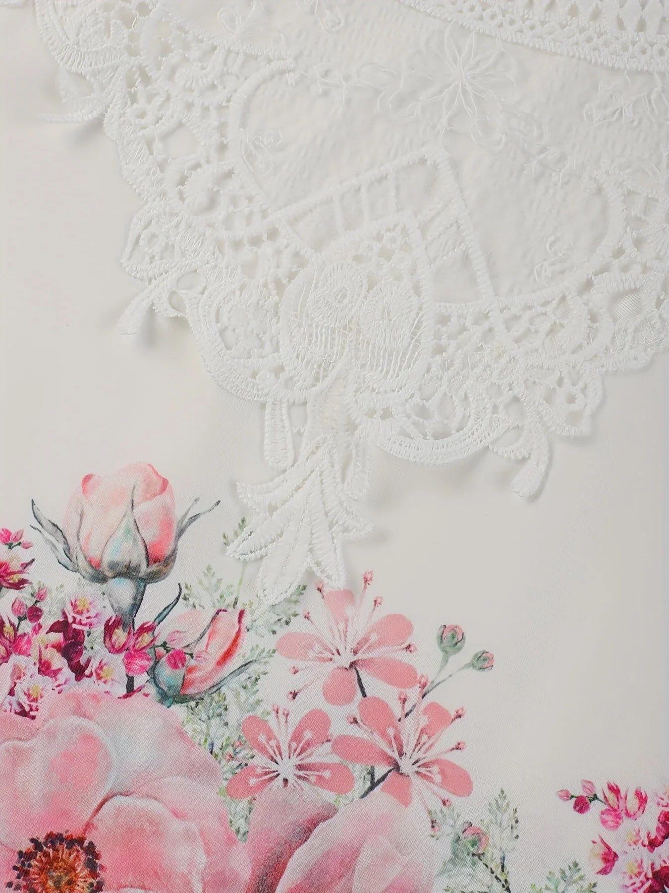 Britten – Blusa elegante realizzata in pizzo floreale