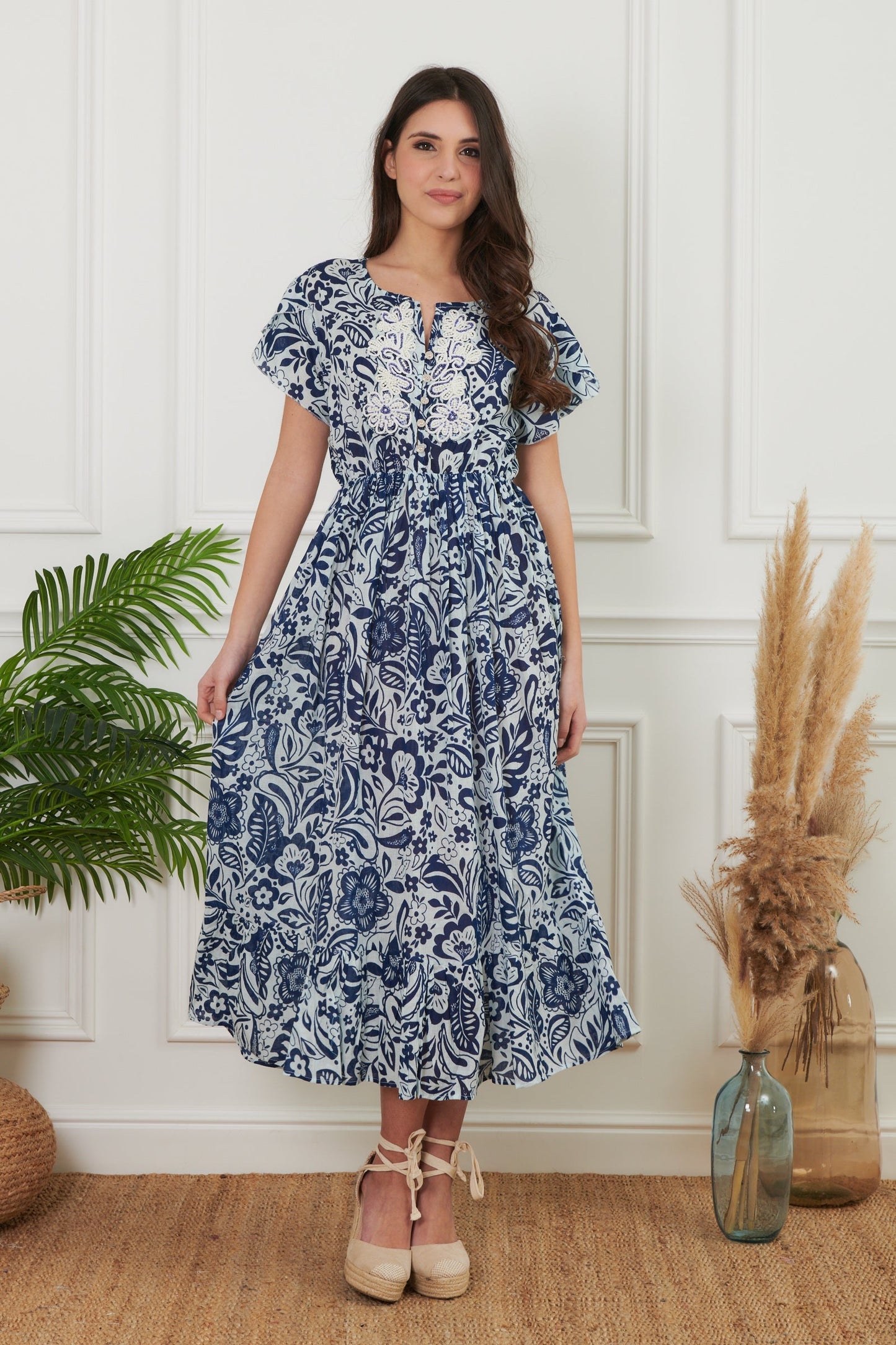 Bruna - Abito Lungo Fantasia e Ricami Stile Unico