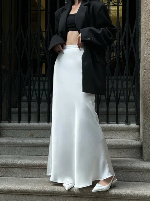 Thessia – Elegante gonna svasata in satin