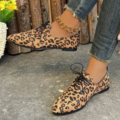 Melithra – Eleganti scarpe stringate in camoscio con stampa leopardata
