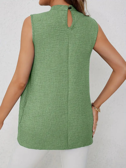 Zyra – Elegante camicetta senza maniche con collo alto