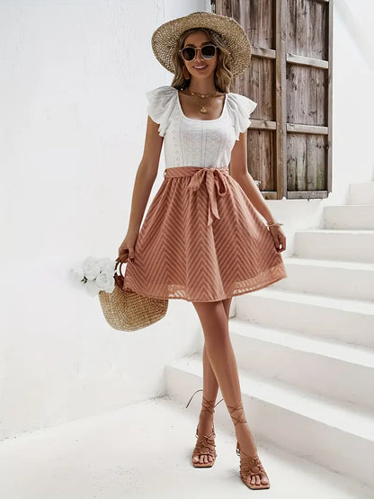 Caliah – Grazioso abito con maniche arricciate e occhielli