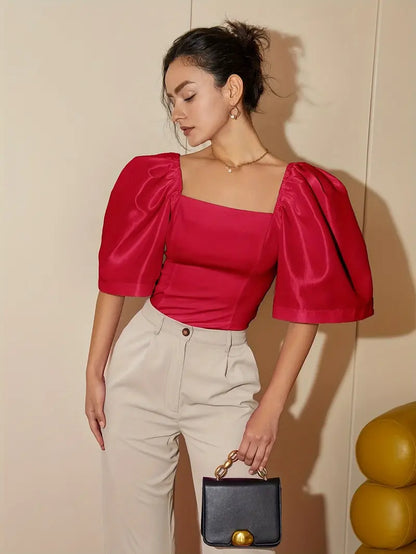 Clara – Elegante camicetta in satin con maniche a sbuffo