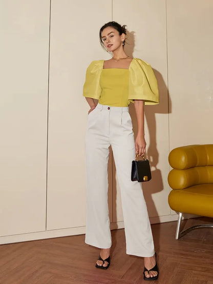 Clara – Elegante camicetta in satin con maniche a sbuffo