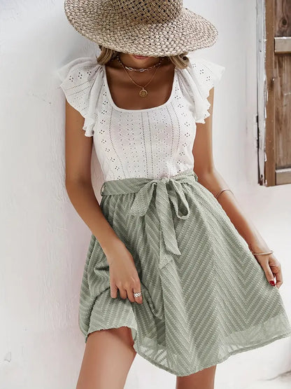 Caliah – Grazioso abito con maniche arricciate e occhielli