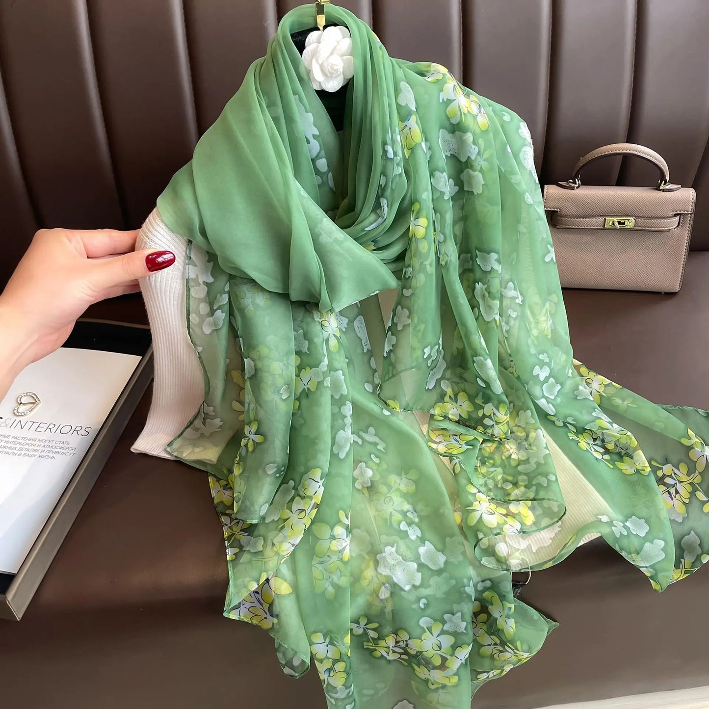 Ismerie – Sciarpa di chiffon vivace ed elegante