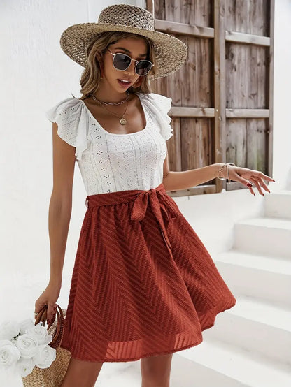 Caliah – Grazioso abito con maniche arricciate e occhielli