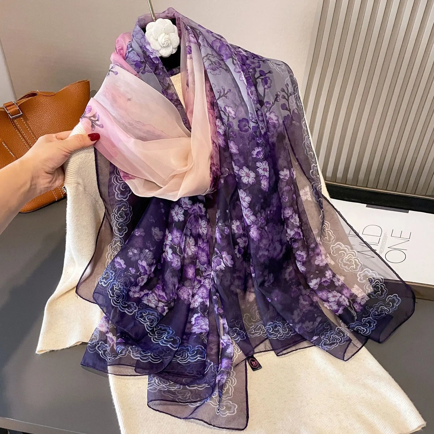 Ismerie – Sciarpa di chiffon vivace ed elegante