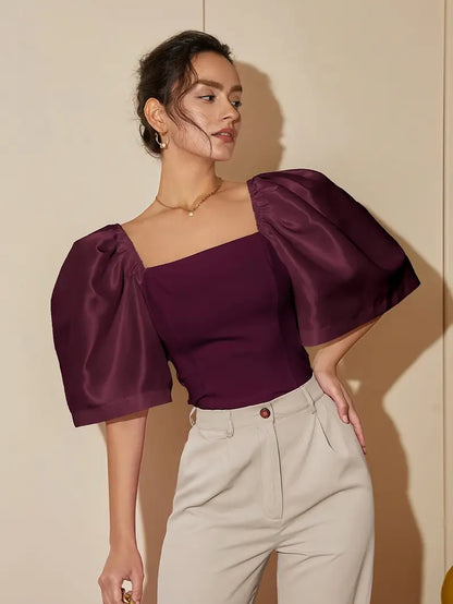 Clara – Elegante camicetta in satin con maniche a sbuffo