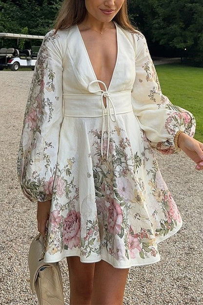 Thessaly – Miniabito floreale di ispirazione vintage con maniche a sbuffo