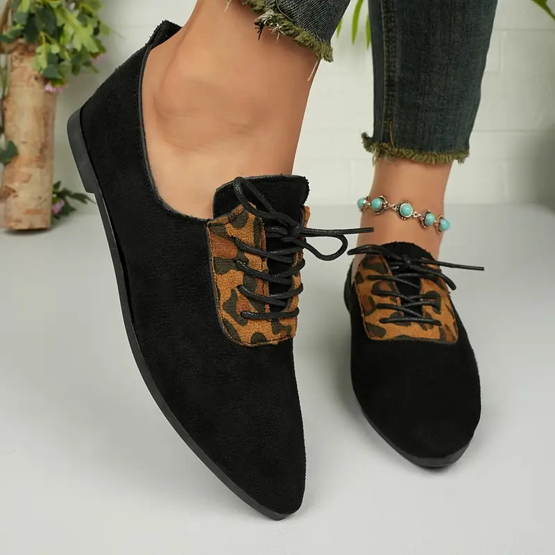 Melithra – Eleganti scarpe stringate in camoscio con stampa leopardata