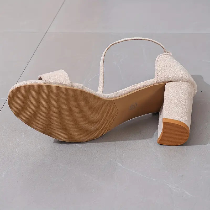 Sorami – Eleganti sandali in pelle scamosciata con tacco a blocco e cinturino alla caviglia