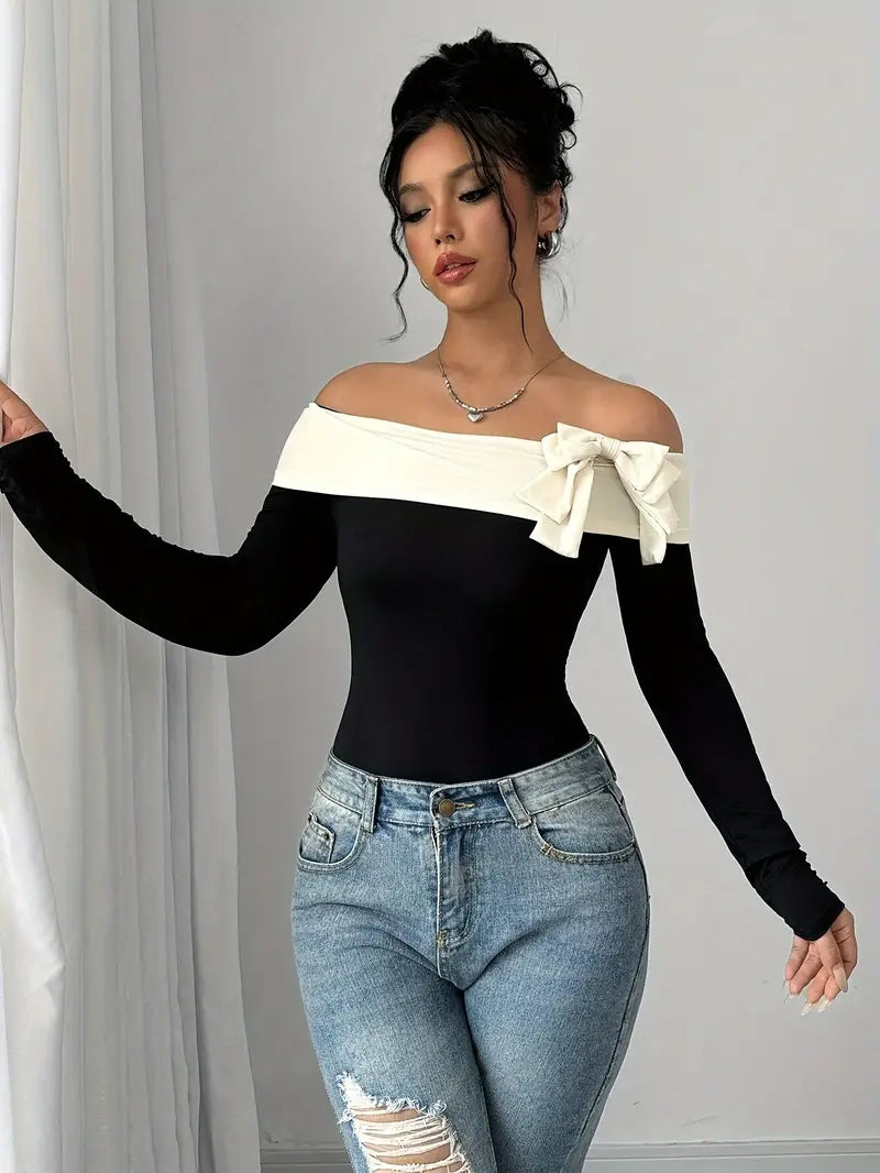 Kerry – Body elegante con spalle scoperte