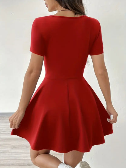 Gudrun – Elegante abito skater con pantaloncini e tasca integrati