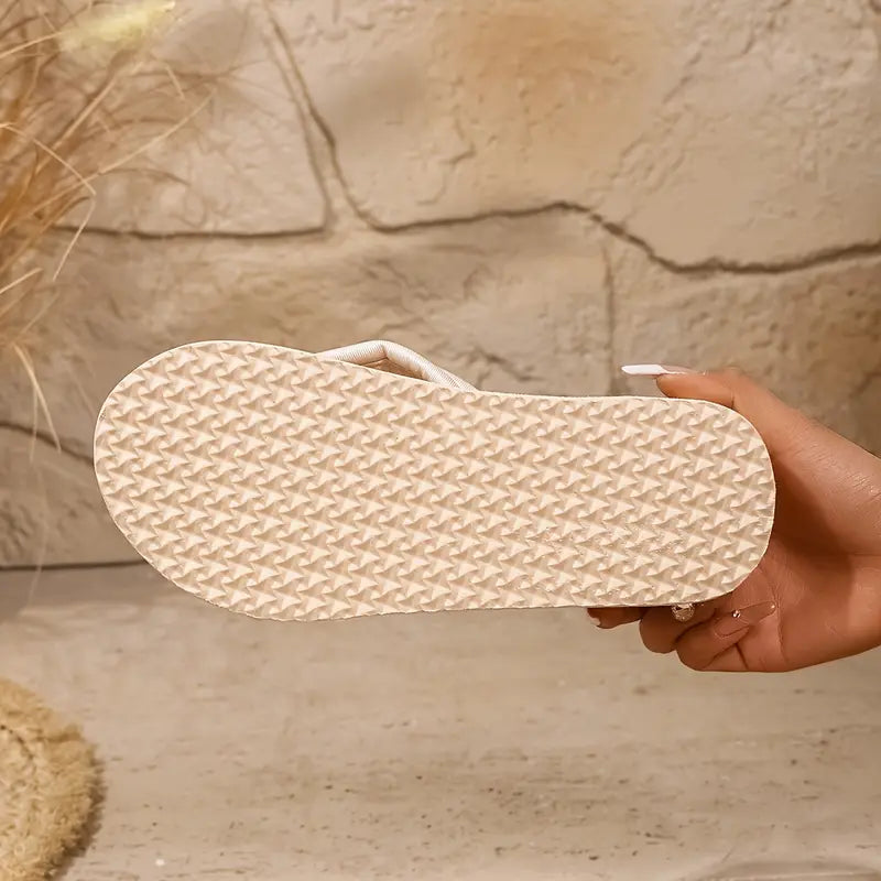 Rieda – Infradito con plateau strutturato e cinturini imbottiti