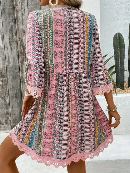 Mindy – Miniabito elegante con scollo a V e stampa boho