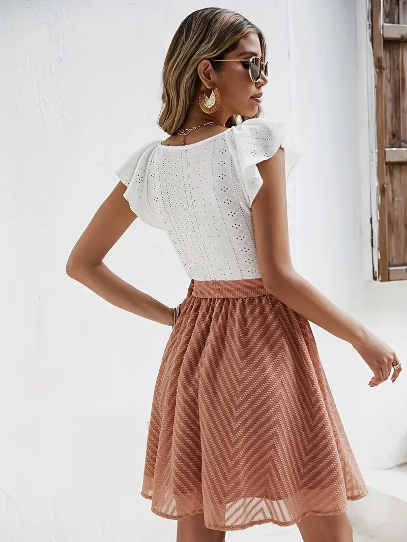 Caliah – Grazioso abito con maniche arricciate e occhielli