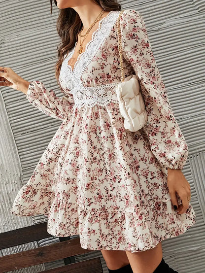 Lilith – Abito boho floreale con profondo scollo a V