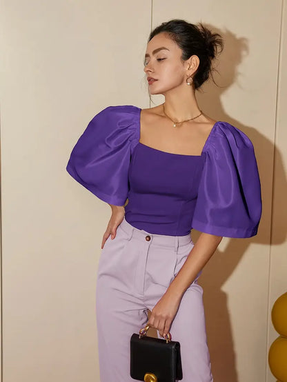 Clara – Elegante camicetta in satin con maniche a sbuffo