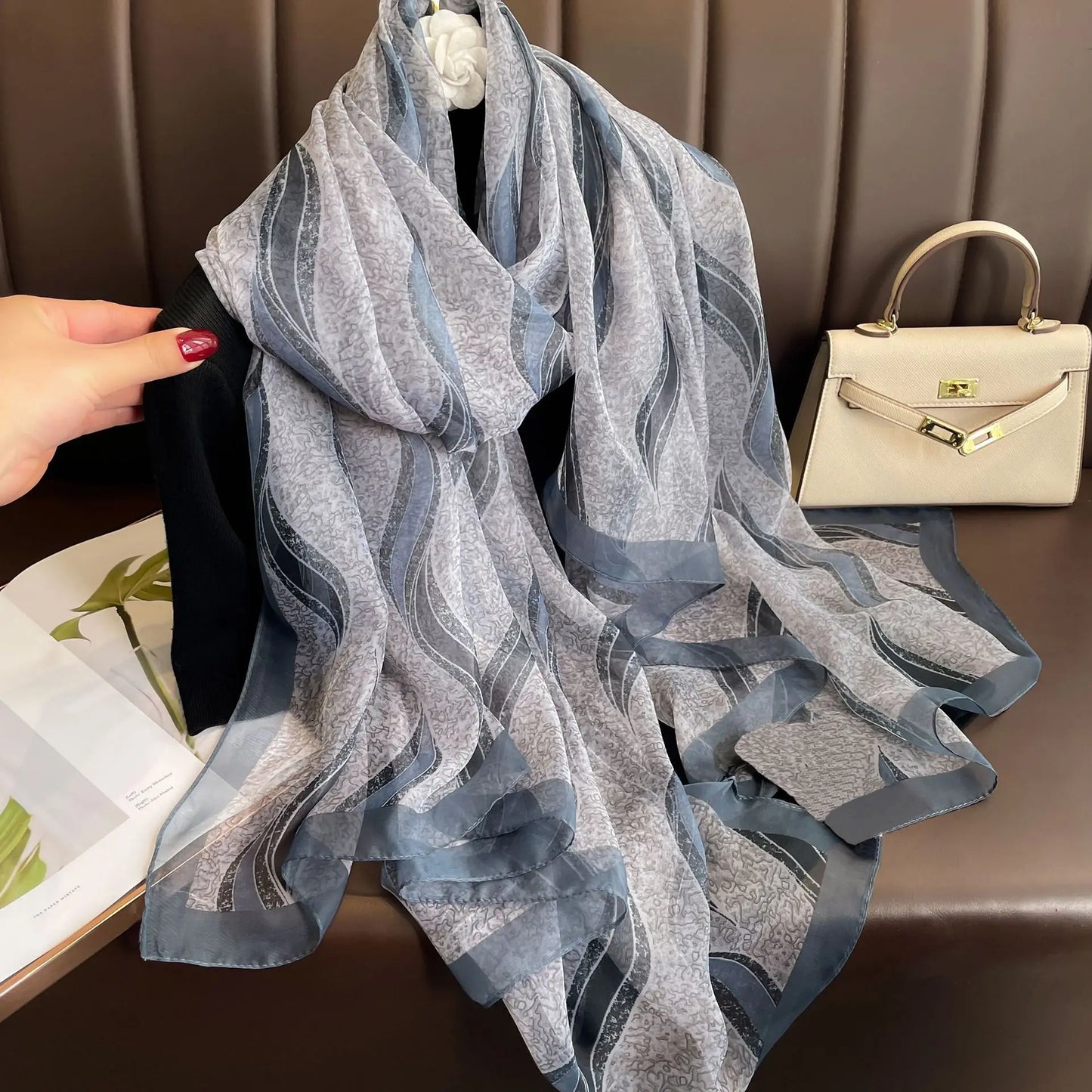 Ismerie – Sciarpa di chiffon vivace ed elegante