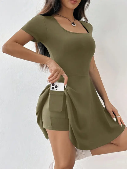 Gudrun – Elegante abito skater con pantaloncini e tasca integrati