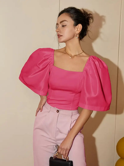 Clara – Elegante camicetta in satin con maniche a sbuffo