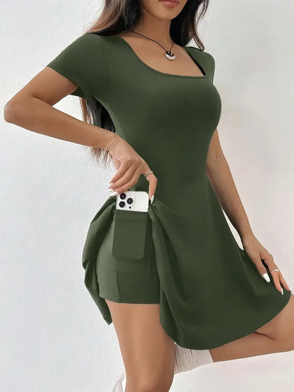 Gudrun – Elegante abito skater con pantaloncini e tasca integrati