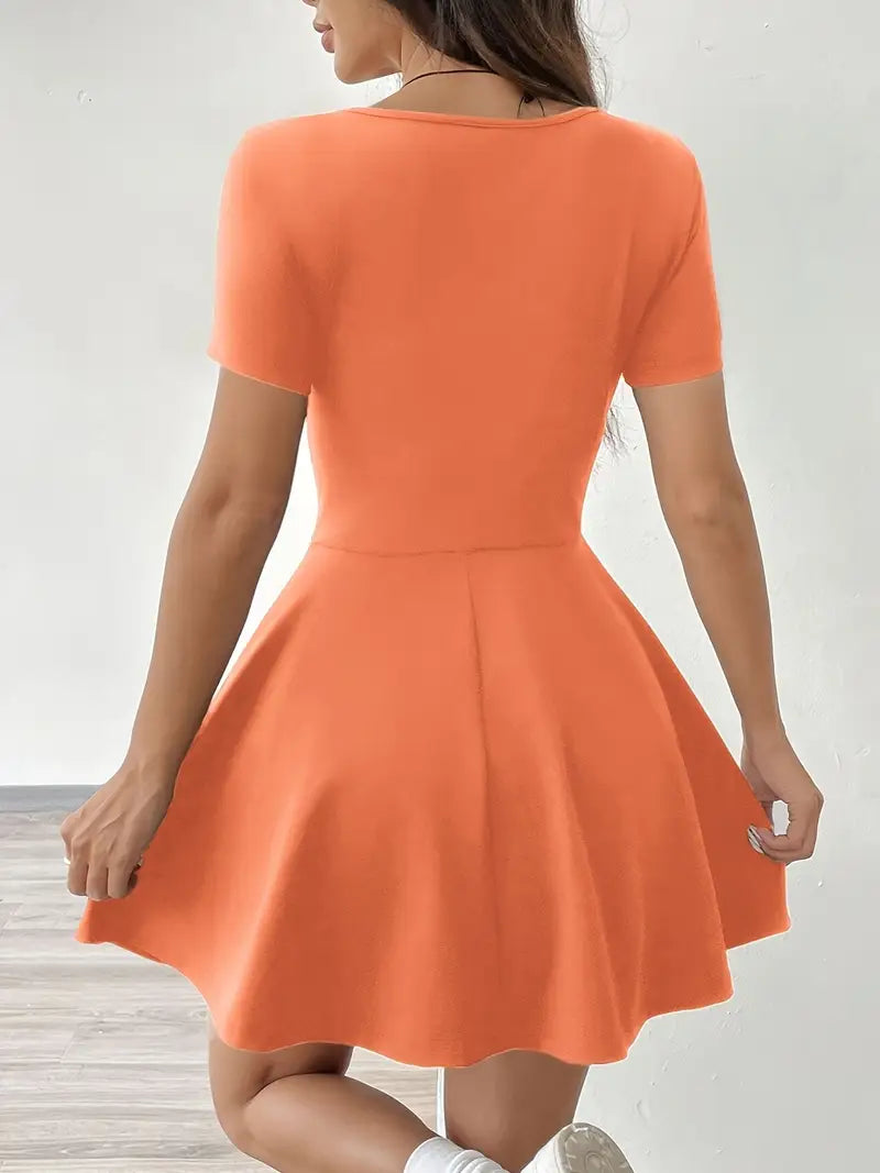 Gudrun – Elegante abito skater con pantaloncini e tasca integrati