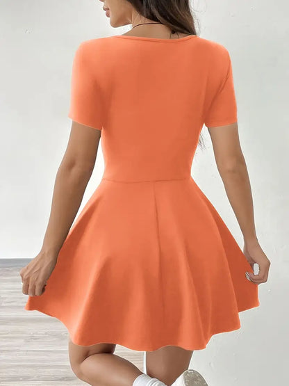 Gudrun – Elegante abito skater con pantaloncini e tasca integrati