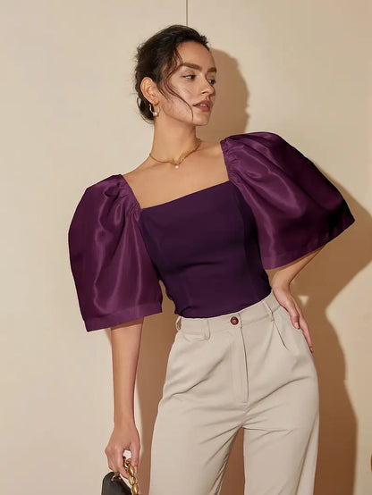 Clara – Elegante camicetta in satin con maniche a sbuffo