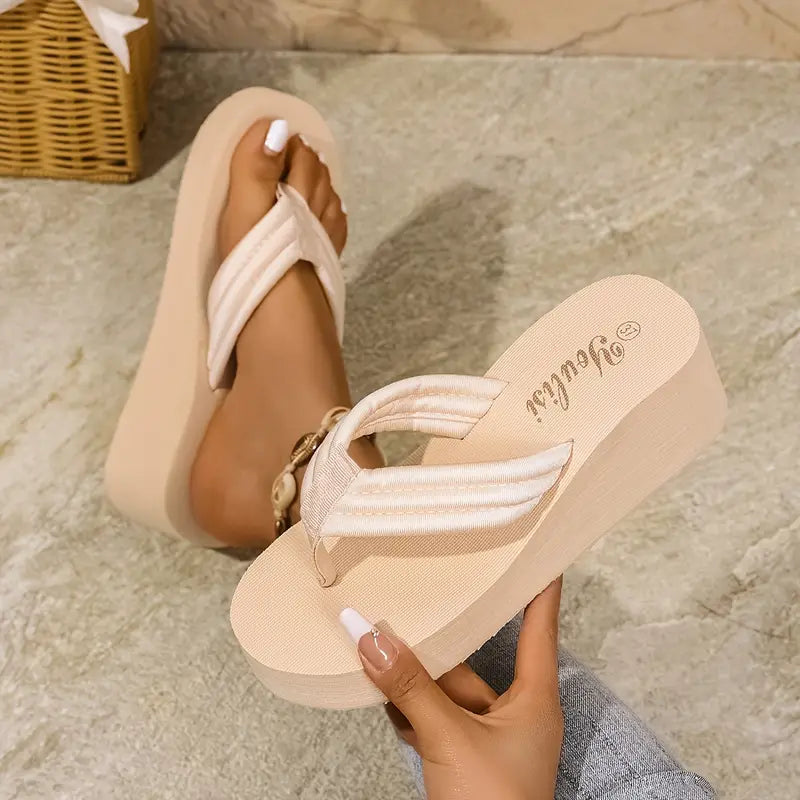 Rieda – Infradito con plateau strutturato e cinturini imbottiti