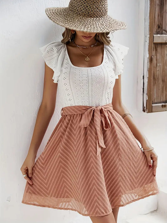 Caliah – Grazioso abito con maniche arricciate e occhielli