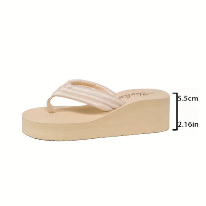 Rieda – Infradito con plateau strutturato e cinturini imbottiti