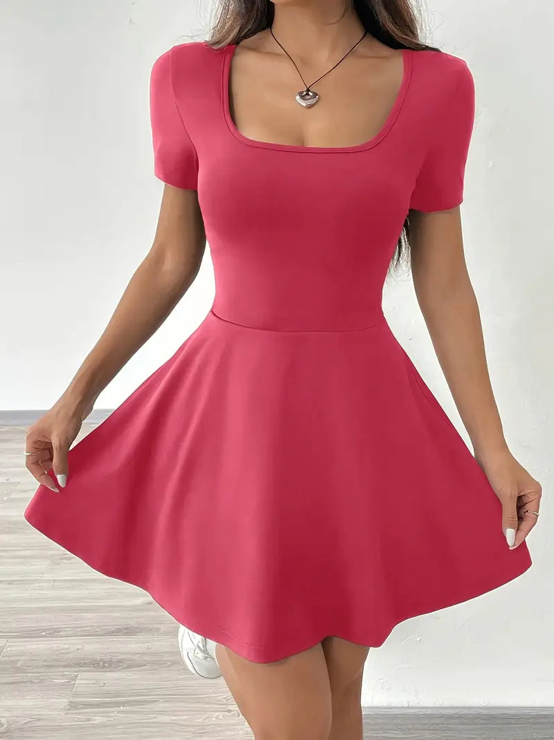 Gudrun – Elegante abito skater con pantaloncini e tasca integrati