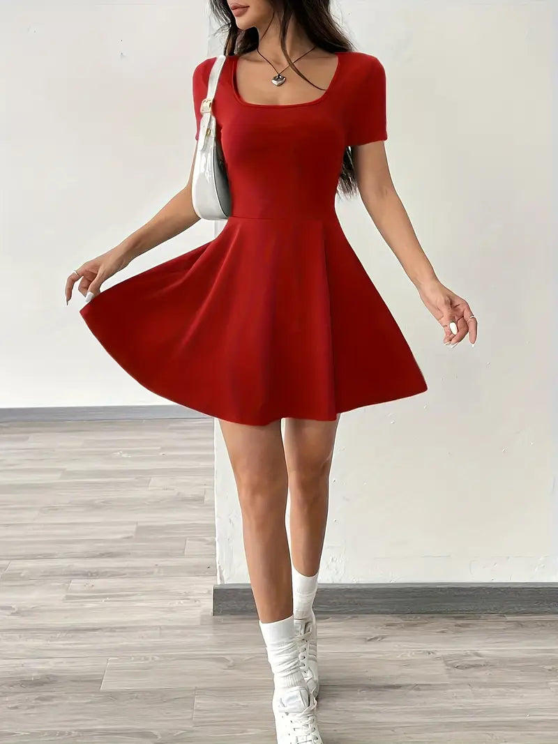 Gudrun – Elegante abito skater con pantaloncini e tasca integrati