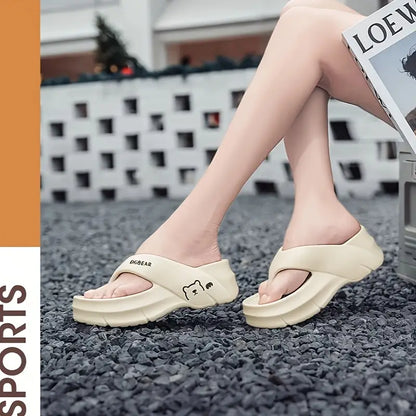 Junea – Graziose pantofole infradito con plateau a forma di orso