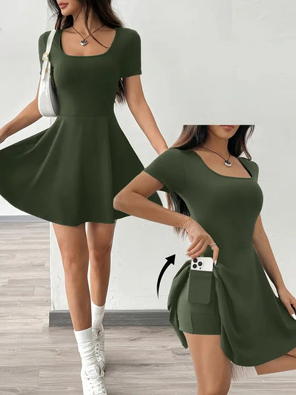 Gudrun – Elegante abito skater con pantaloncini e tasca integrati