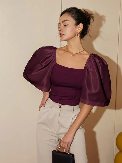 Clara – Elegante camicetta in satin con maniche a sbuffo
