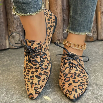 Melithra – Eleganti scarpe stringate in camoscio con stampa leopardata