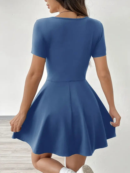 Gudrun – Elegante abito skater con pantaloncini e tasca integrati