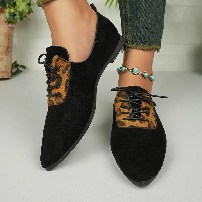 Melithra – Eleganti scarpe stringate in camoscio con stampa leopardata