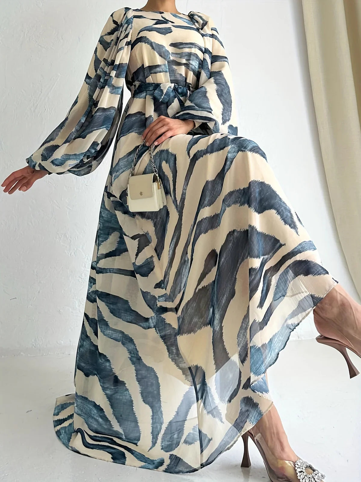 Elisire – Maxi abito in chiffon con stampa artistica