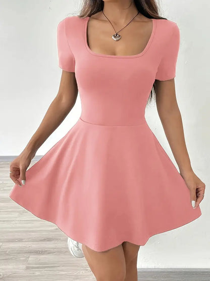 Gudrun – Elegante abito skater con pantaloncini e tasca integrati