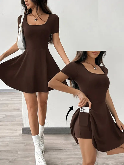 Gudrun – Elegante abito skater con pantaloncini e tasca integrati