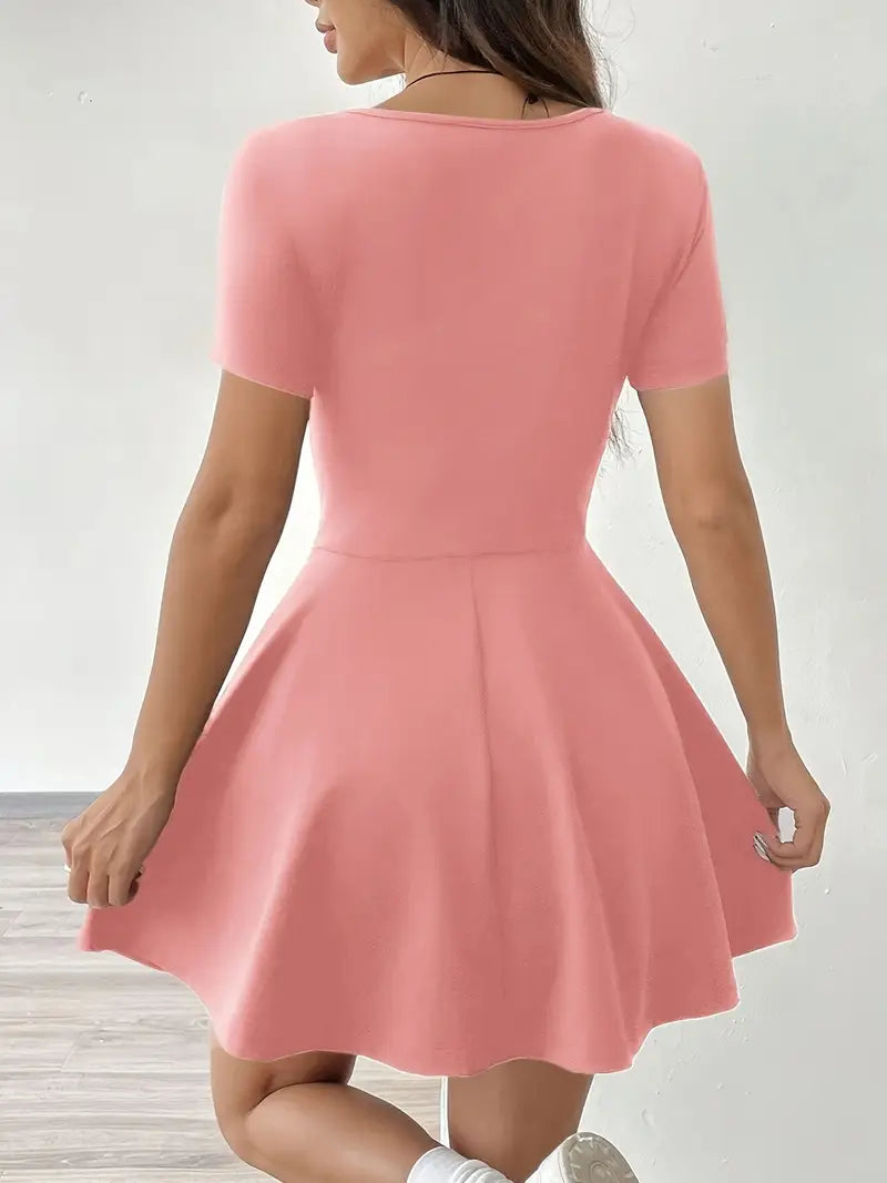 Gudrun – Elegante abito skater con pantaloncini e tasca integrati