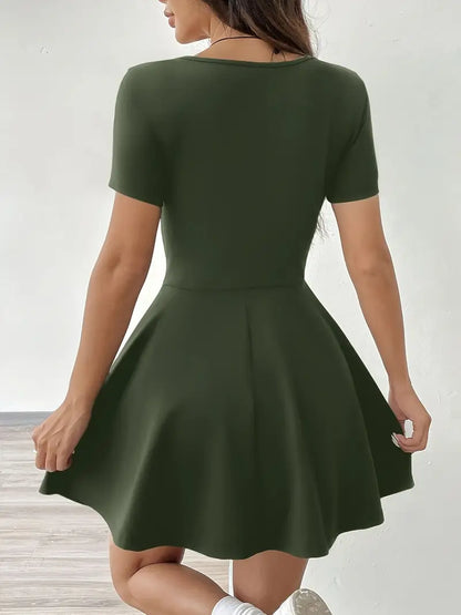 Gudrun – Elegante abito skater con pantaloncini e tasca integrati